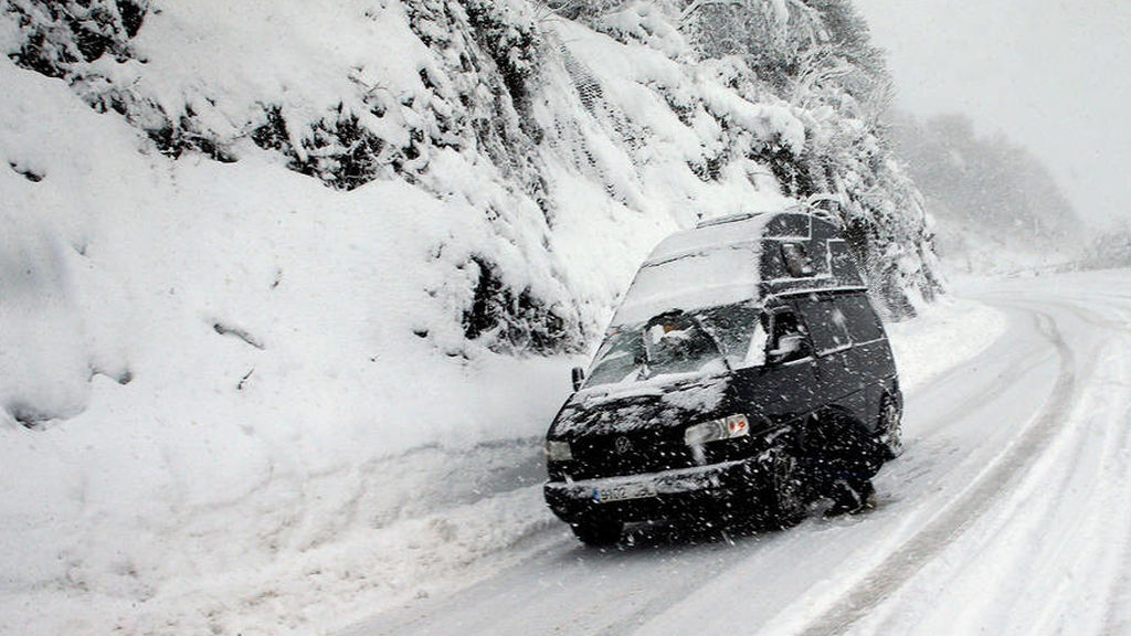Autocasión MID Car vehículos segunda mano Madrid, Torrejón de Ardoz, tienes el parabrisas congelado aquí te explicamos como quitar el hielo de tu coche