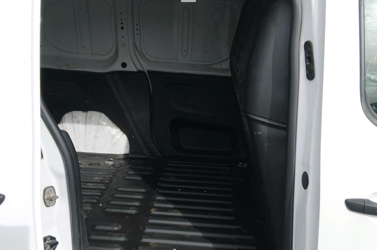 MIDCar coches ocasión Madrid Peugeot Partner Premium 1.6 BlueHDi 100Cv Etiqueta C IVA y Grantía Incl nacional 1Dueño