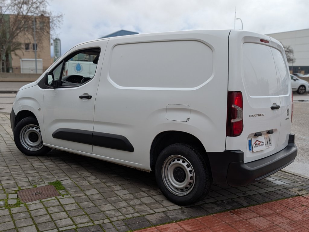 MIDCar coches ocasión Madrid Peugeot Partner Premium 1.6 BlueHDi 100Cv Etiqueta C IVA y Grantía Incl nacional 1Dueño