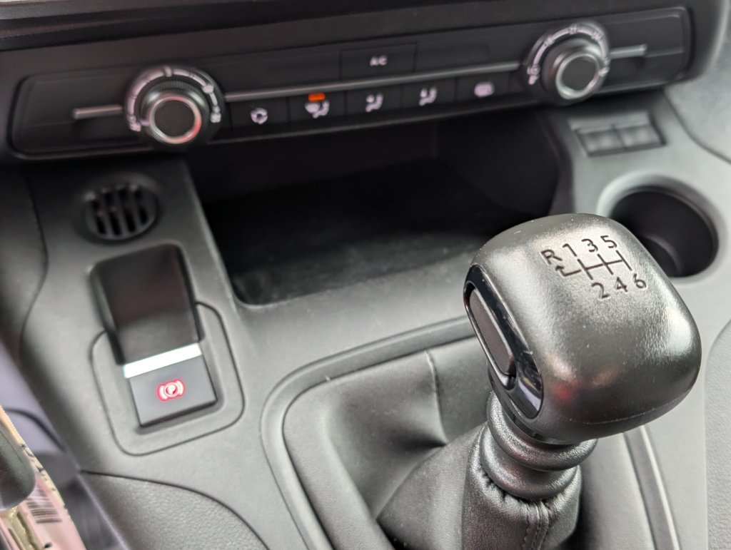 MIDCar coches ocasión Madrid Peugeot Partner Premium 1.6 BlueHDi 100Cv Etiqueta C IVA y Grantía Incl nacional 1Dueño