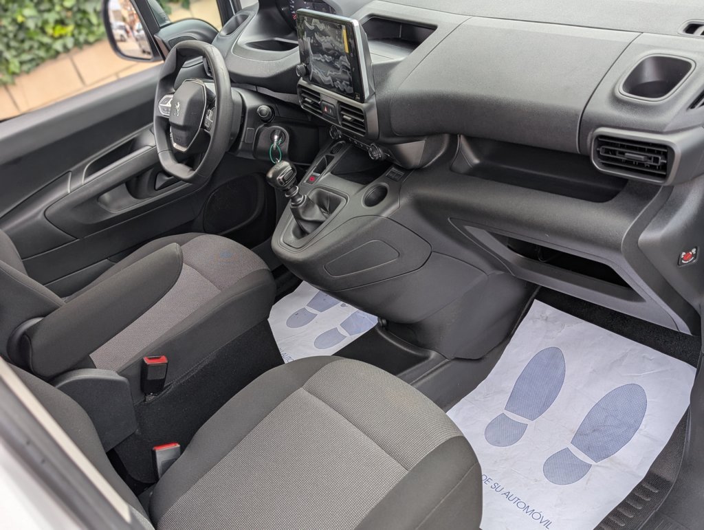 MIDCar coches ocasión Madrid Peugeot Partner Premium 1.6 BlueHDi 100Cv Etiqueta C IVA y Grantía Incl nacional 1Dueño