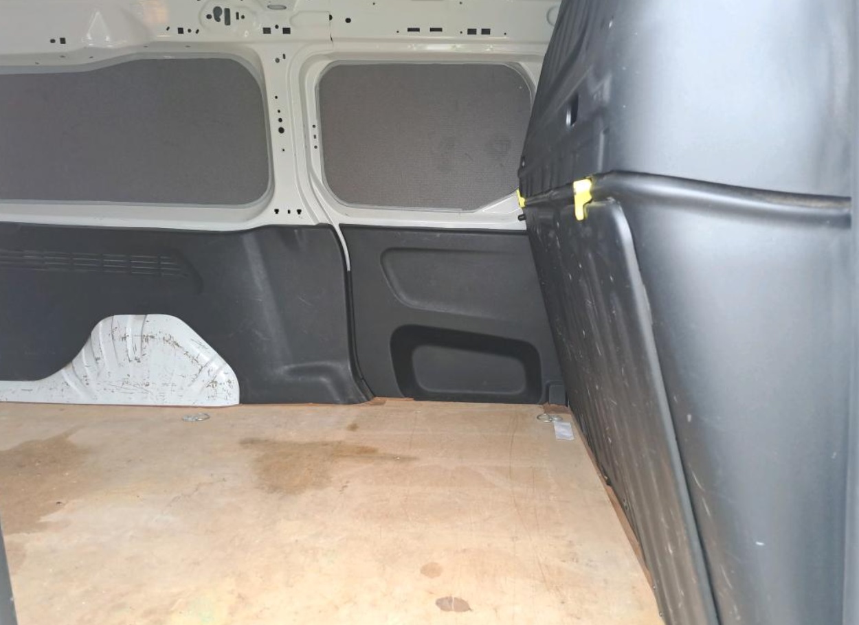 MIDCar coches ocasión Madrid Citroen Berlingo Premium Larga 1.5BlueHdi 100Cv 3 Plazas IVA y Grantía Incl Etiqueta C XL