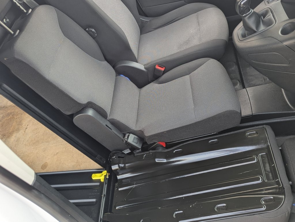 MIDCar coches ocasión Madrid Citroen Berlingo Premium Larga 1.5BlueHdi 100Cv 3 Plazas IVA y Grantía Incl Etiqueta C XL