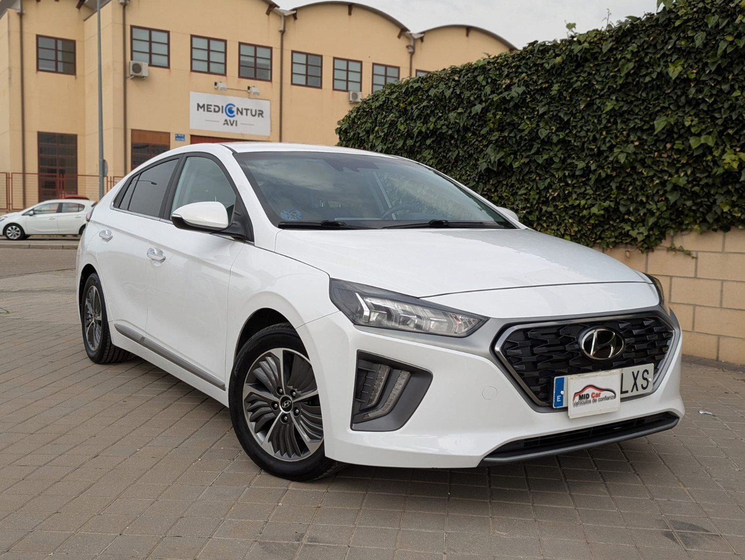 MIDCar coches ocasión Madrid HYUNDAI IONIQ 1.6GDI HEV Tecno DCT Hybrido Enchufable y Gasolina