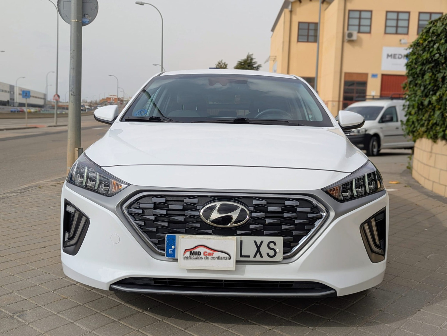 MIDCar coches ocasión Madrid HYUNDAI IONIQ 1.6GDI HEV Tecno DCT Hybrido Enchufable y Gasolina