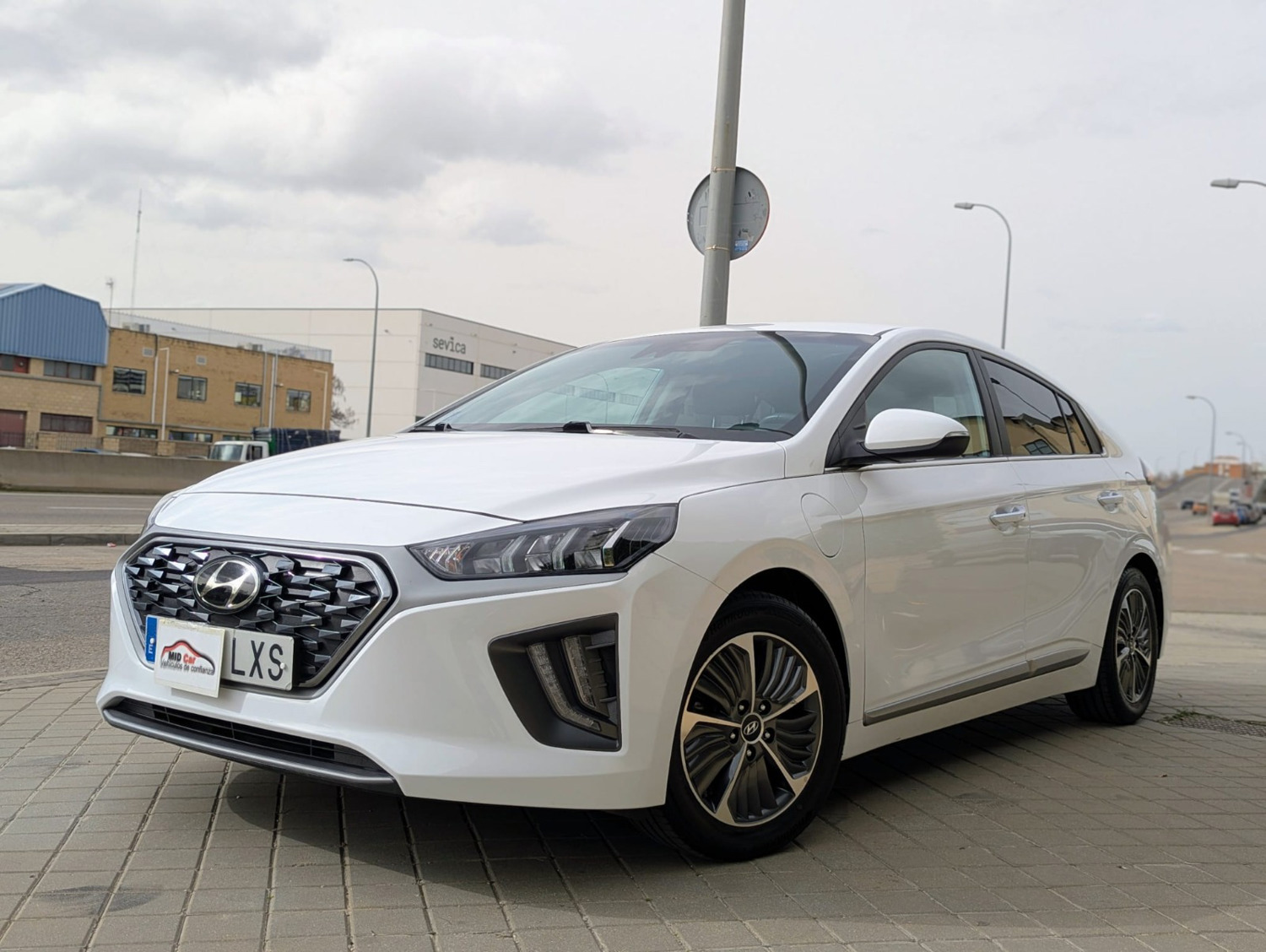 MIDCar coches ocasión Madrid HYUNDAI IONIQ 1.6GDI HEV Tecno DCT Hybrido Enchufable y Gasolina