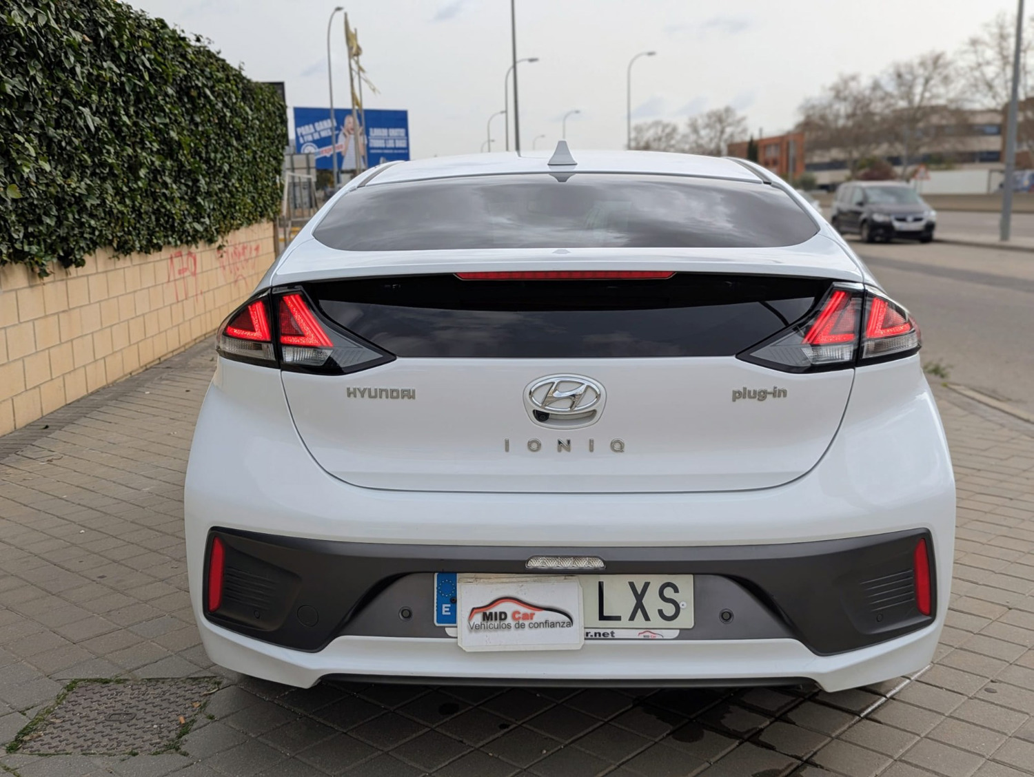 MIDCar coches ocasión Madrid HYUNDAI IONIQ 1.6GDI HEV Tecno DCT Hybrido Enchufable y Gasolina