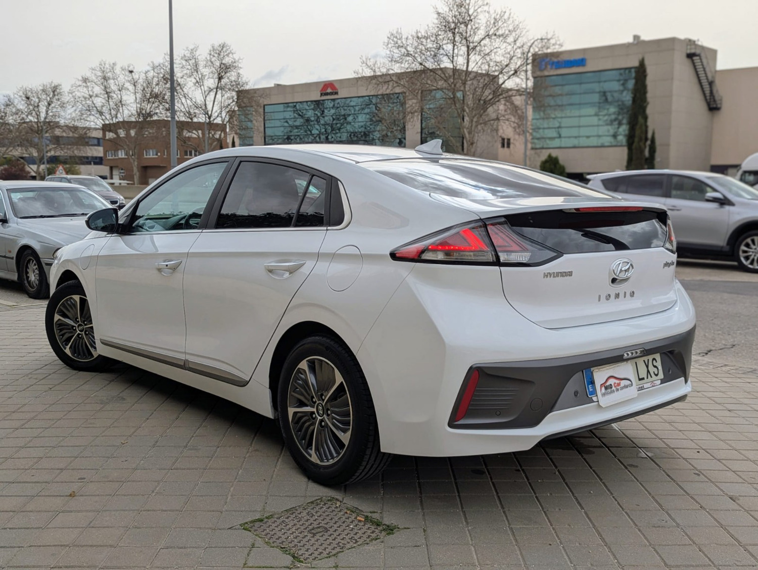 MIDCar coches ocasión Madrid HYUNDAI IONIQ 1.6GDI HEV Tecno DCT Hybrido Enchufable y Gasolina