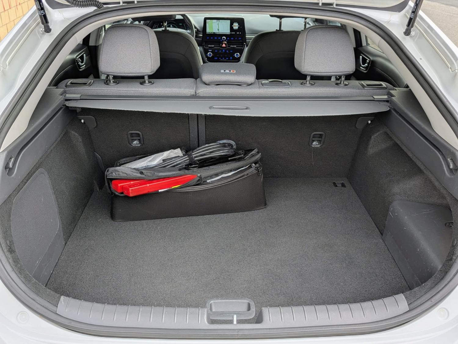 MIDCar coches ocasión Madrid HYUNDAI IONIQ 1.6GDI HEV Tecno DCT Hybrido Enchufable y Gasolina