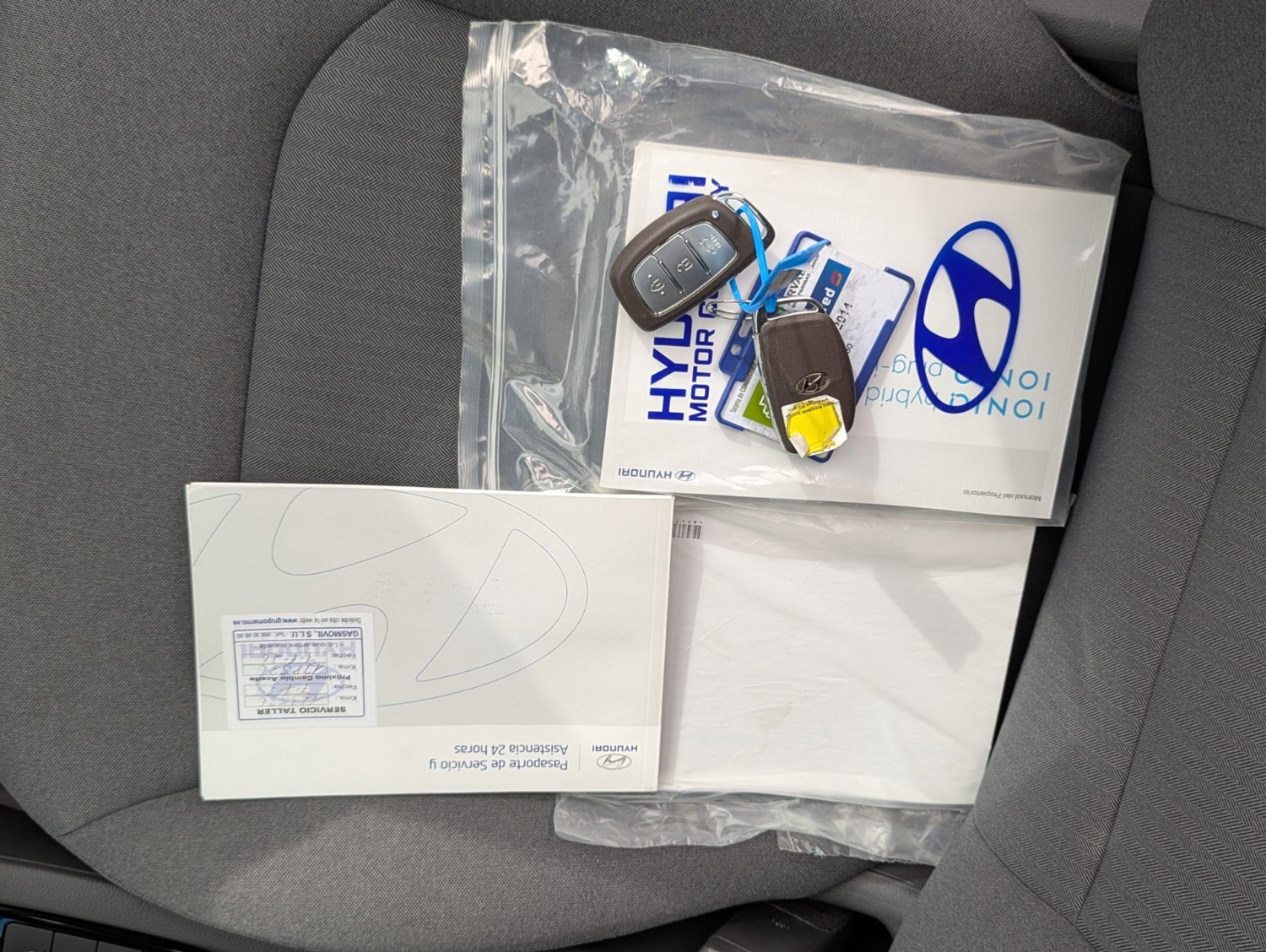 MIDCar coches ocasión Madrid HYUNDAI IONIQ 1.6GDI HEV Tecno DCT Hybrido Enchufable y Gasolina