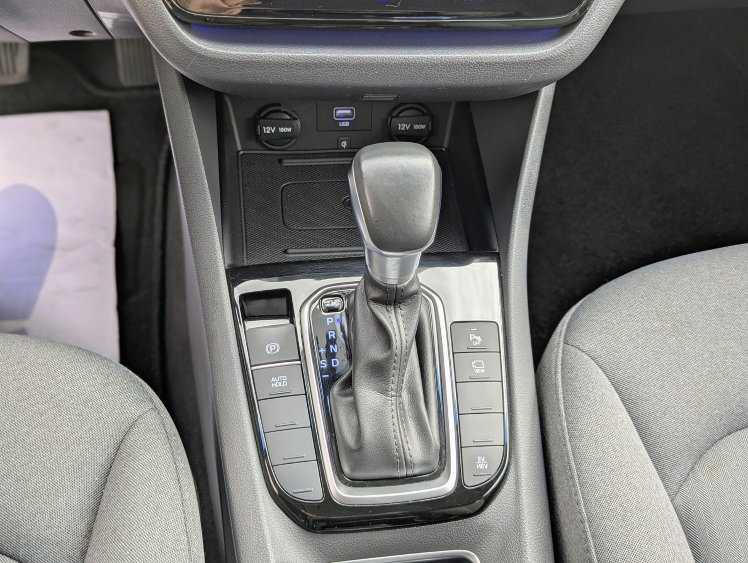 MIDCar coches ocasión Madrid HYUNDAI IONIQ 1.6GDI HEV Tecno DCT Hybrido Enchufable y Gasolina