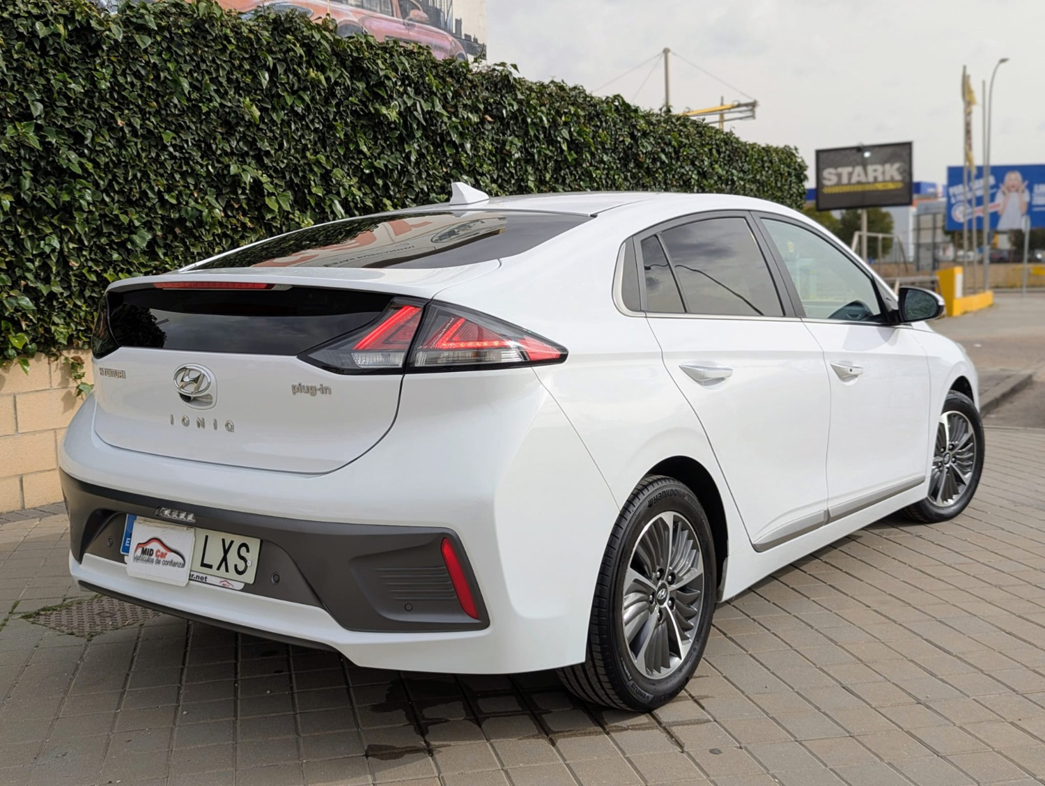 MIDCar coches ocasión Madrid HYUNDAI IONIQ 1.6GDI HEV Tecno DCT Hybrido Enchufable y Gasolina