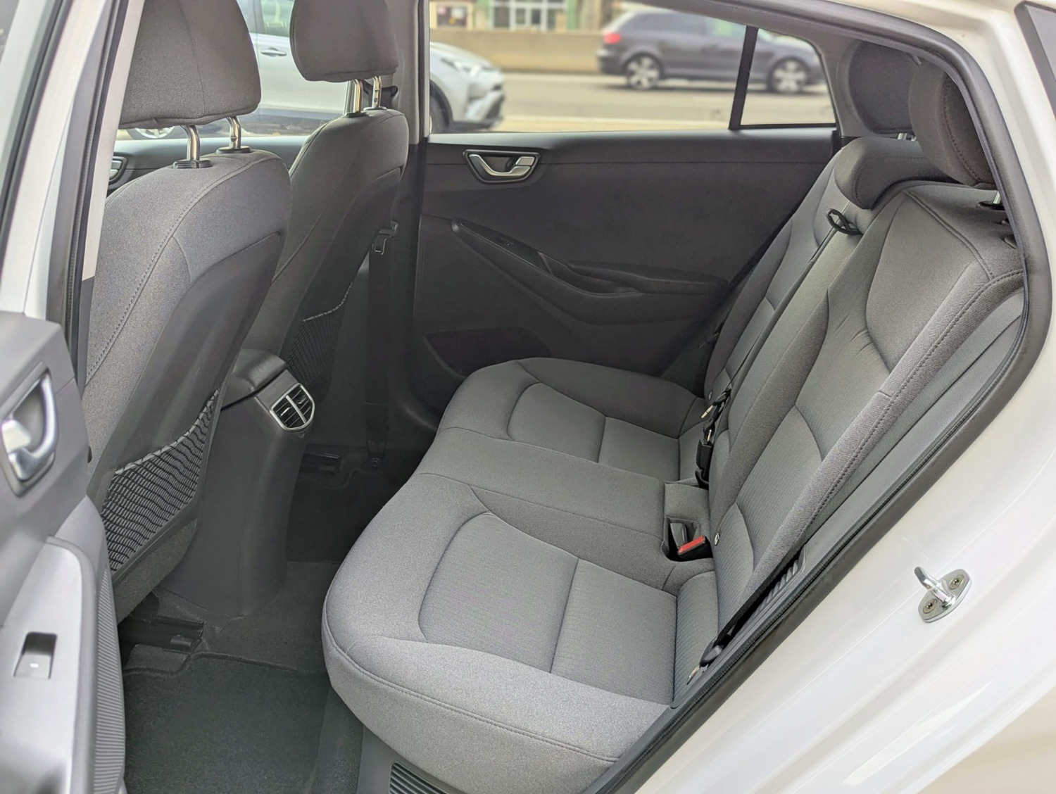 MIDCar coches ocasión Madrid HYUNDAI IONIQ 1.6GDI HEV Tecno DCT Hybrido Enchufable y Gasolina