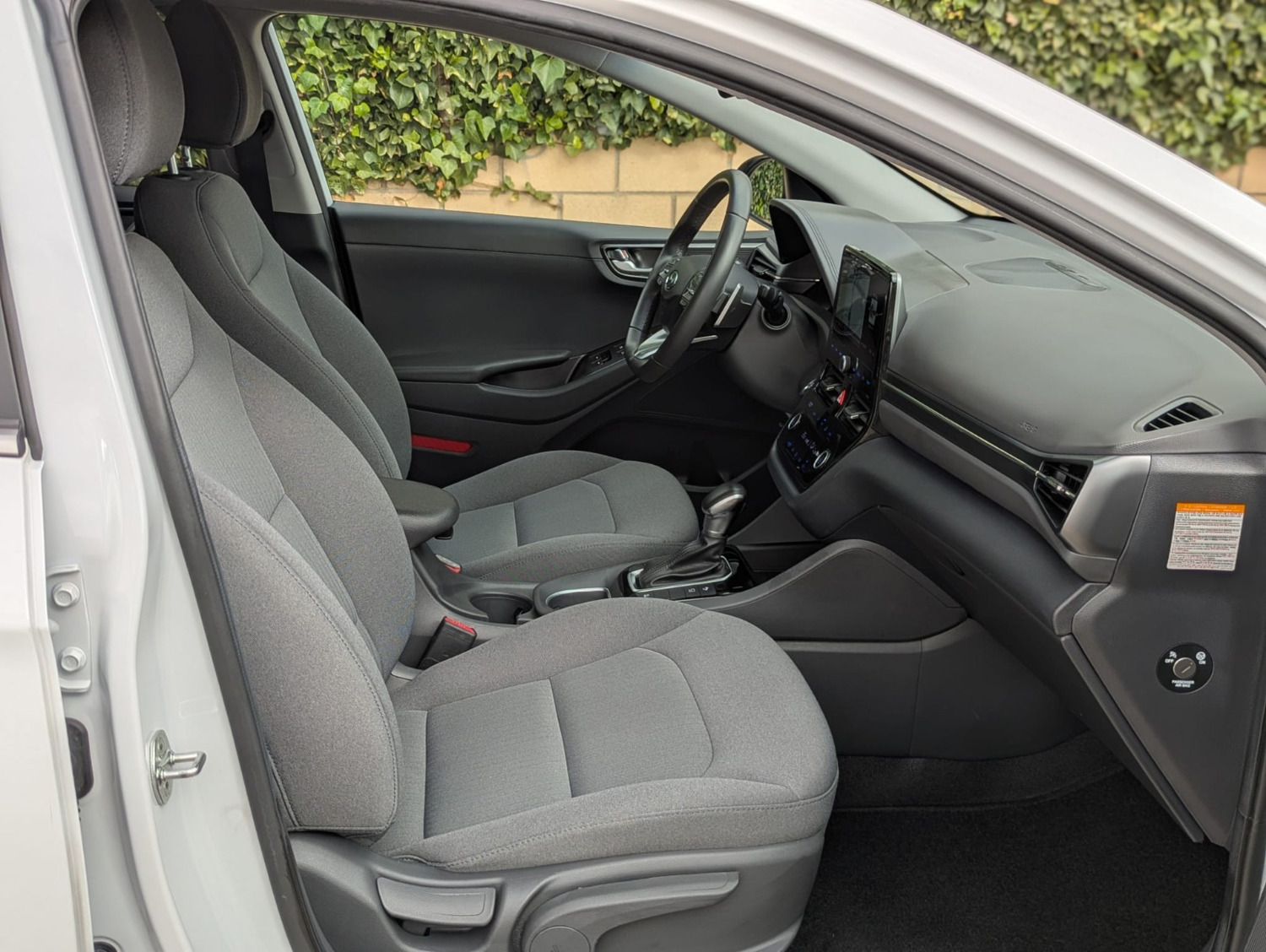 MIDCar coches ocasión Madrid HYUNDAI IONIQ 1.6GDI HEV Tecno DCT Hybrido Enchufable y Gasolina