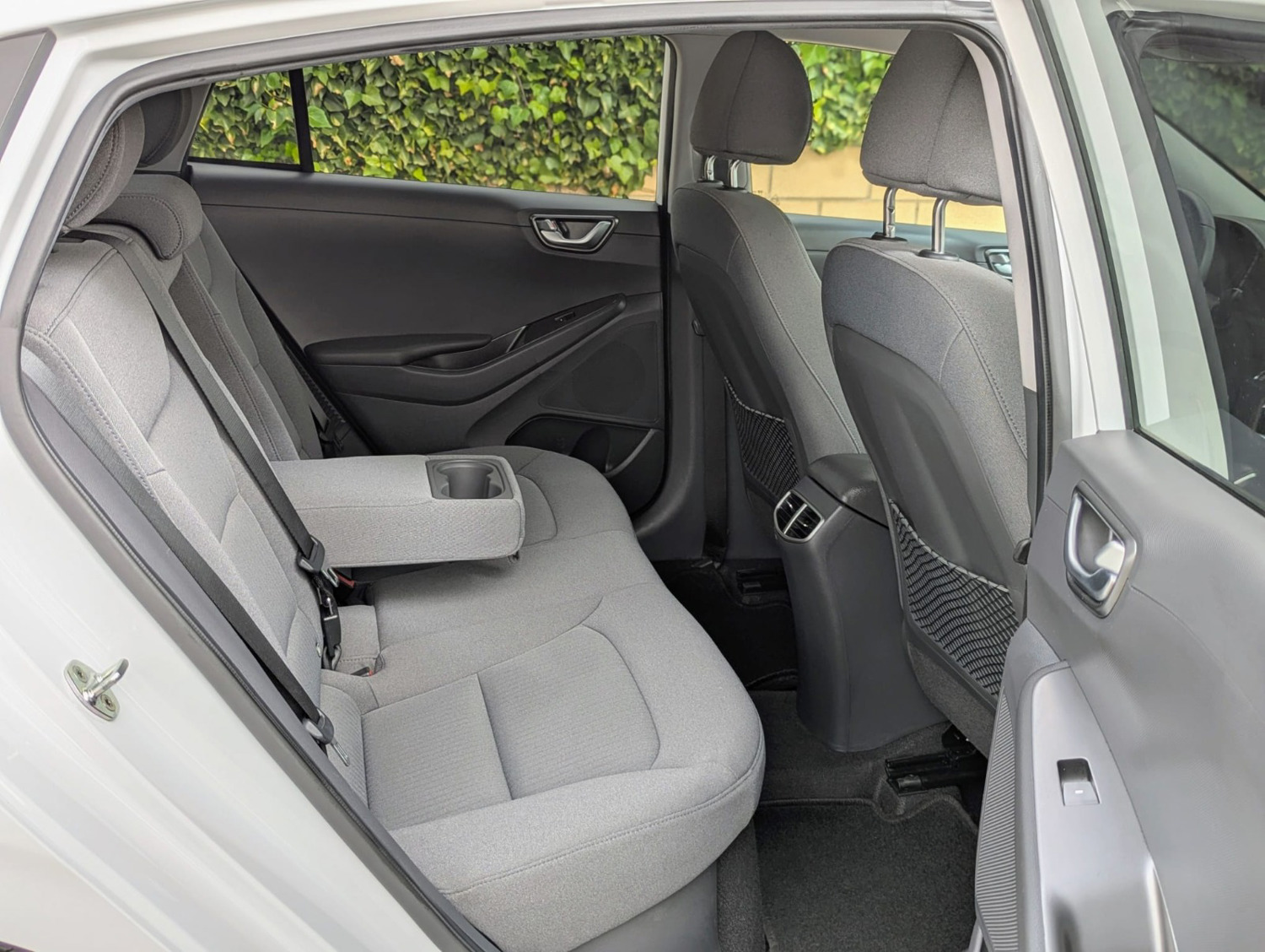 MIDCar coches ocasión Madrid HYUNDAI IONIQ 1.6GDI HEV Tecno DCT Hybrido Enchufable y Gasolina