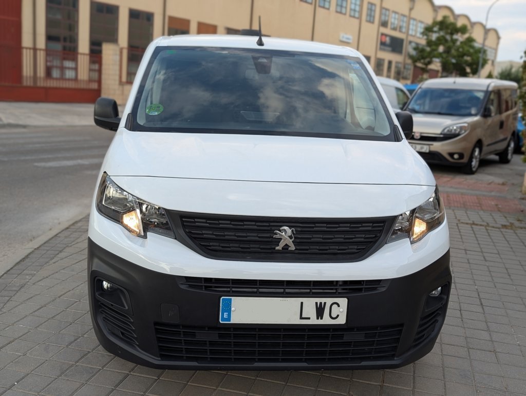 MIDCar coches ocasión Madrid Peugeot Partner Premium  Long 1.5 BlueHDi 100Cv Etiqueta C IVA y Garantía Incl