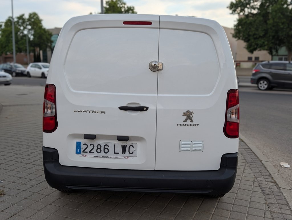 MIDCar coches ocasión Madrid Peugeot Partner Premium  Long 1.5 BlueHDi 100Cv Etiqueta C IVA y Garantía Incl