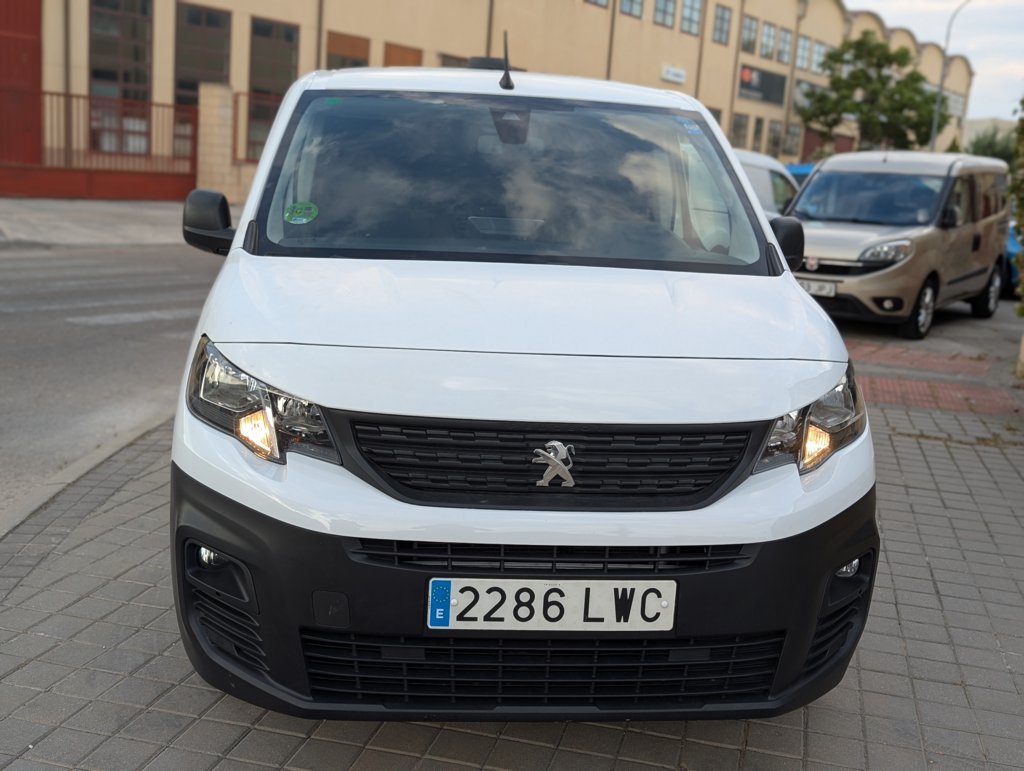 MIDCar coches ocasión Madrid Peugeot Partner Premium  Long 1.5 BlueHDi 100Cv Etiqueta C IVA y Garantía Incl