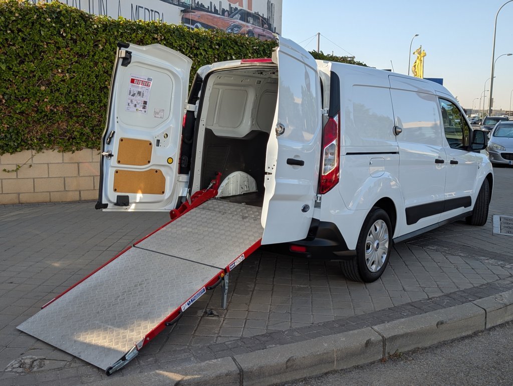 MIDCar coches ocasión Madrid Ford Transit Connect  con rampa 1.5EcoBlueTrend 210 L2 4 Puertas 120Cv 6 Velocidades 3 Plazas