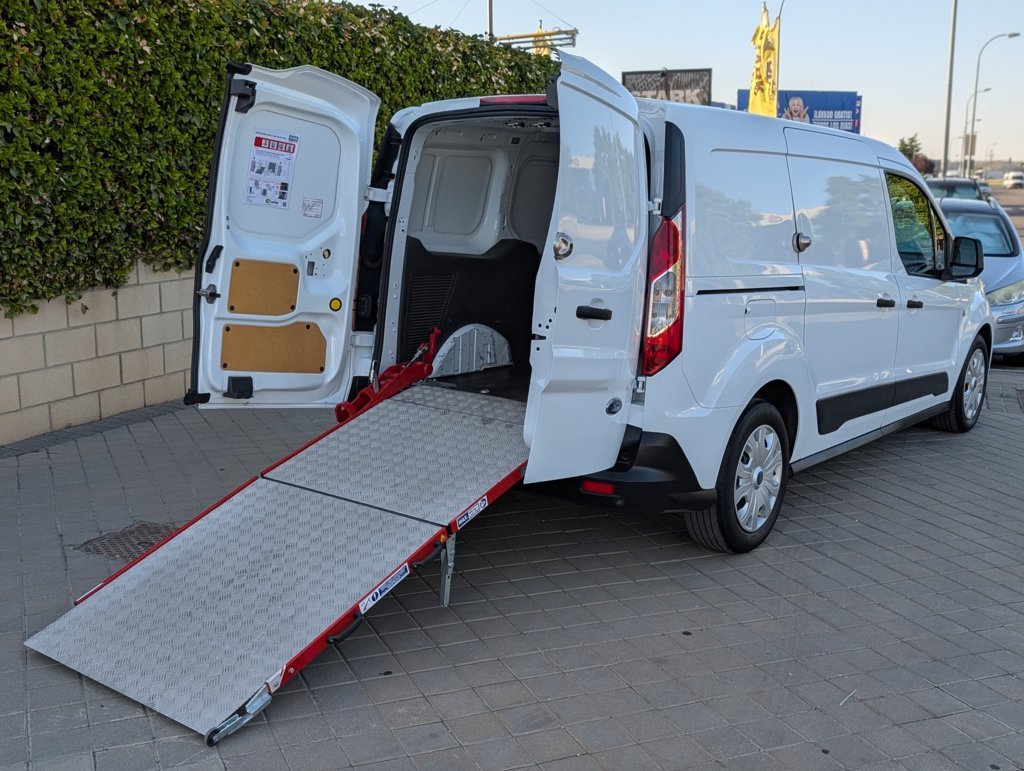 MIDCar coches ocasión Madrid Ford Transit Connect  con rampa 1.5EcoBlueTrend 210 L2 4 Puertas 120Cv 6 Velocidades 3 Plazas