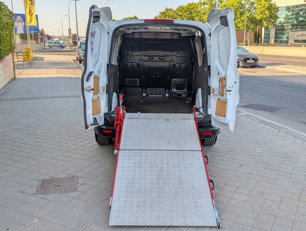 MIDCar coches ocasión Madrid Ford Transit Connect  con rampa 1.5EcoBlueTrend 210 L2 4 Puertas 120Cv 6 Velocidades 3 Plazas