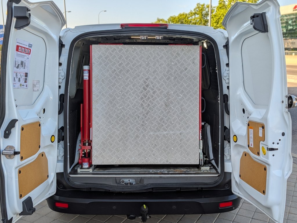 MIDCar coches ocasión Madrid Ford Transit Connect  con rampa 1.5EcoBlueTrend 210 L2 4 Puertas 120Cv 6 Velocidades 3 Plazas