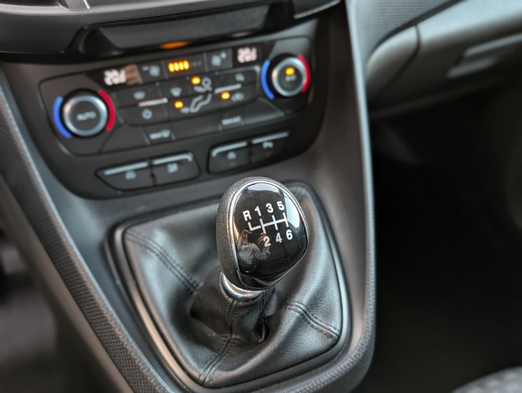 MIDCar coches ocasión Madrid Ford Transit Connect  con rampa 1.5EcoBlueTrend 210 L2 4 Puertas 120Cv 6 Velocidades 3 Plazas