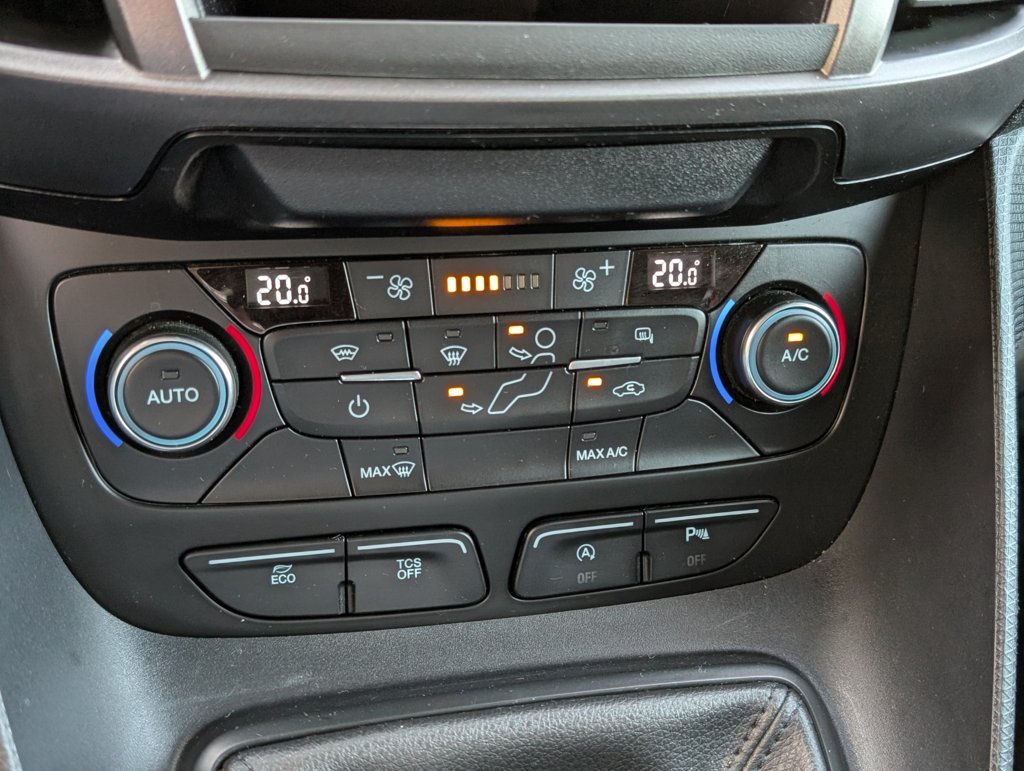 MIDCar coches ocasión Madrid Ford Transit Connect  con rampa 1.5EcoBlueTrend 210 L2 4 Puertas 120Cv 6 Velocidades 3 Plazas