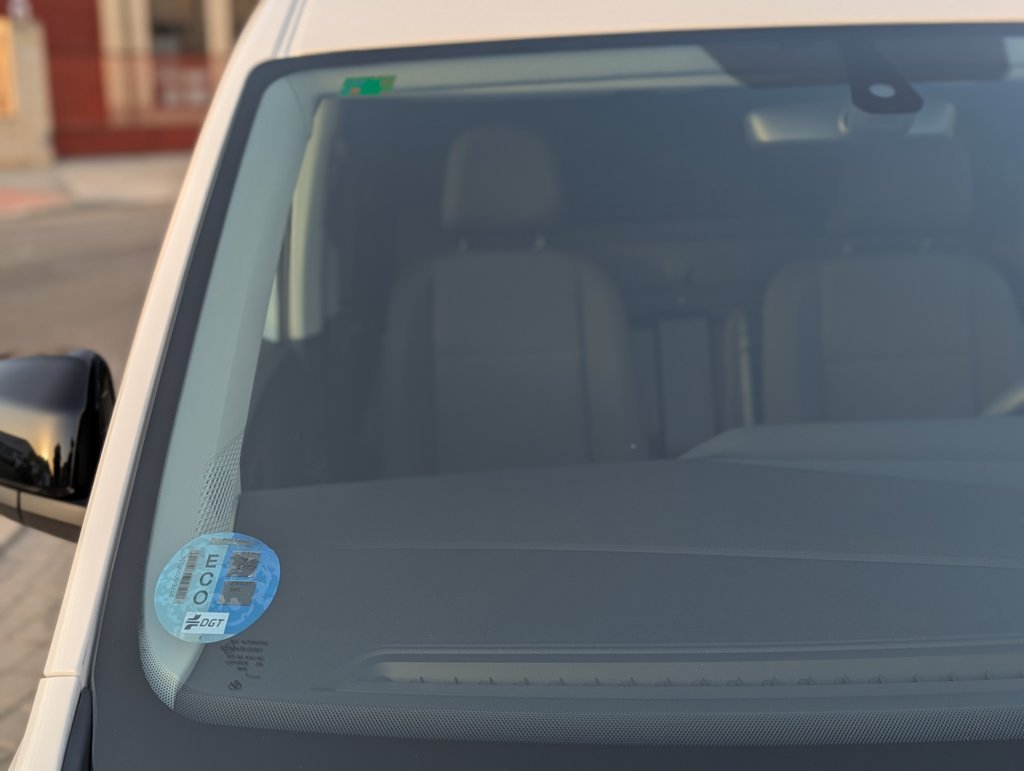 MID Car coches ocasión Madrid Volkswagen Caddy Profesional Maxi Furgón Nueva 1.5TGI GNC 130Cv Etiqueta ECO IVA y Garantía Incl Nacional