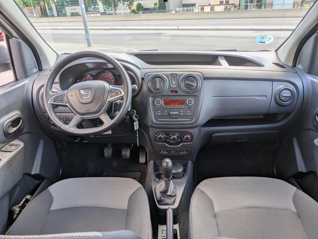 MIDCar coches ocasión Madrid Dacia Dokker Combi  1.6GLP / Gasolina 110Cv Híbrido Etiqueta medioambiental ECO IVA y Garantía Incl