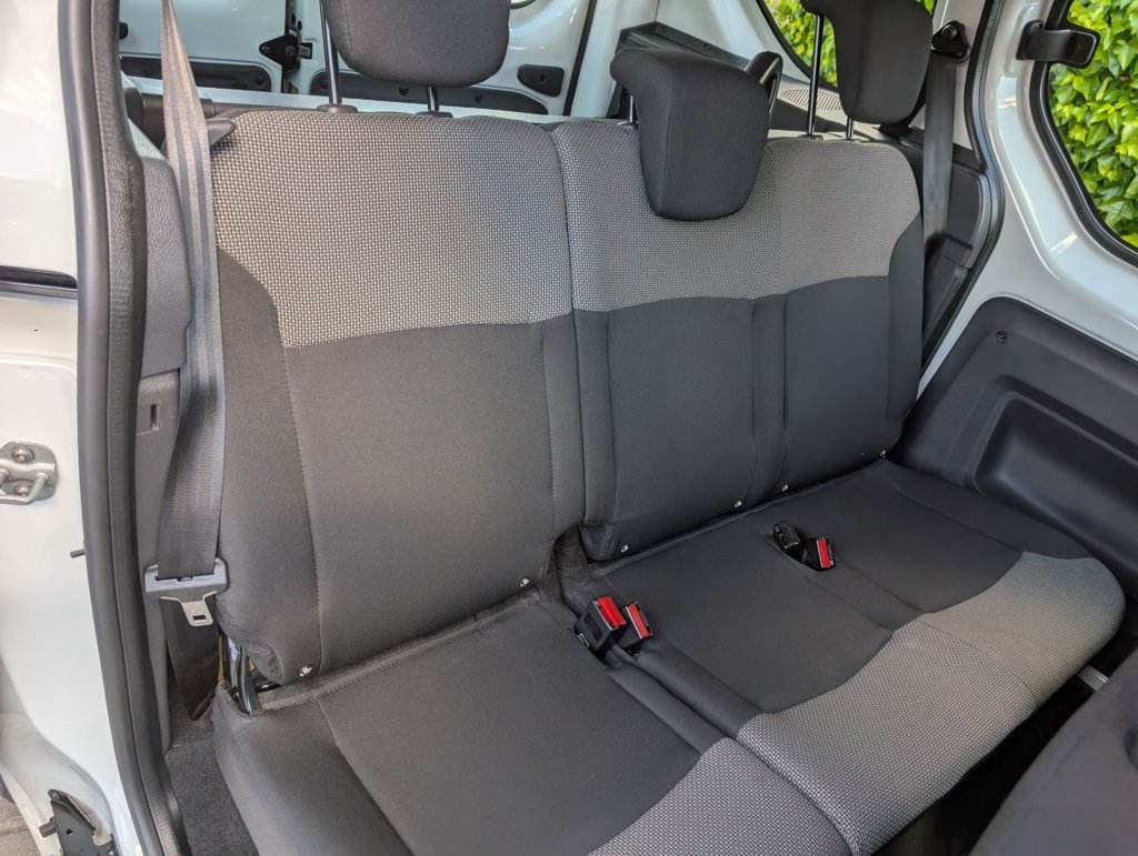 MIDCar coches ocasión Madrid Dacia Dokker Combi  1.6GLP / Gasolina 110Cv Híbrido Etiqueta medioambiental ECO IVA y Garantía Incl