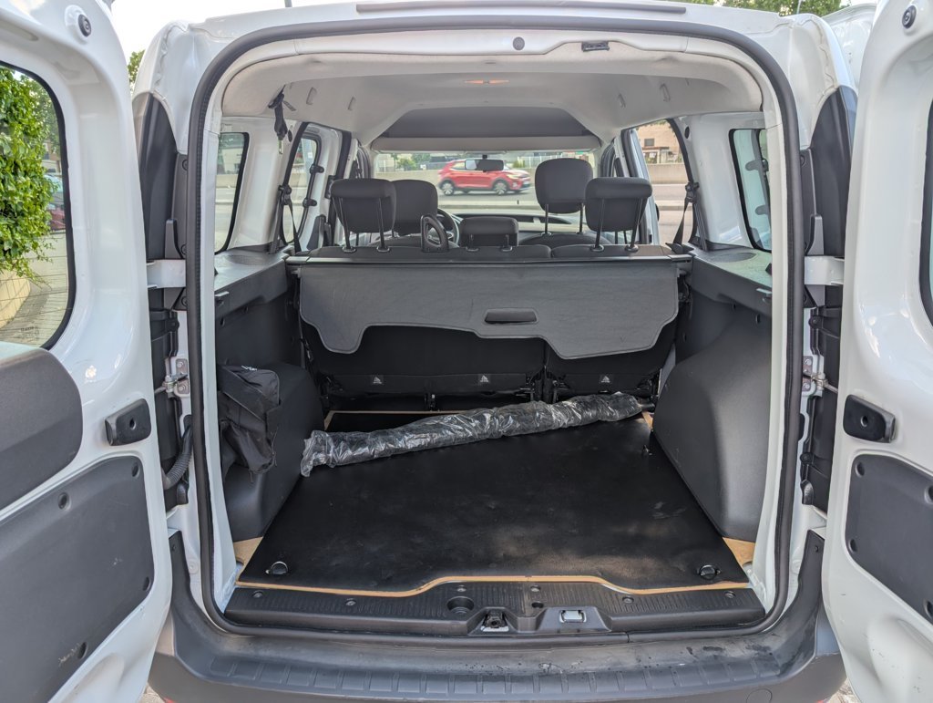 MIDCar coches ocasión Madrid Dacia Dokker Combi  1.6GLP / Gasolina 110Cv Híbrido Etiqueta medioambiental ECO IVA y Garantía Incl