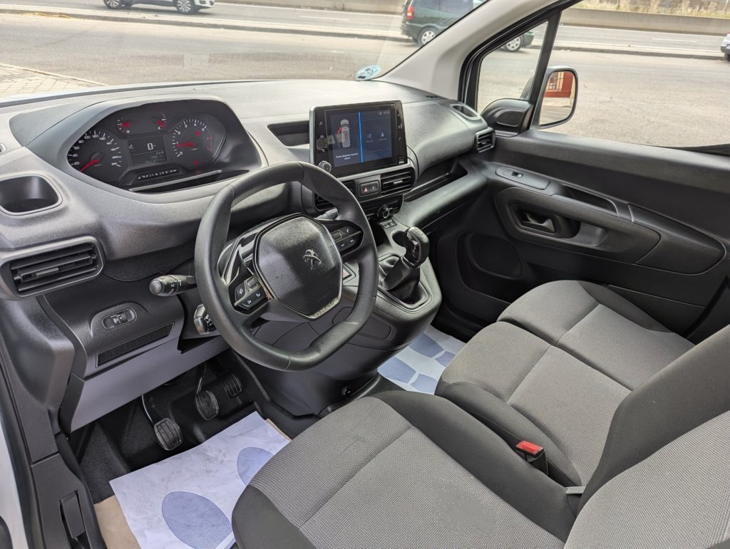 MIDCar coches ocasión Madrid Peugeot Partner Premium 1.6BlueHDI 100Cv 3 Plazas IVA y Garantía Incl