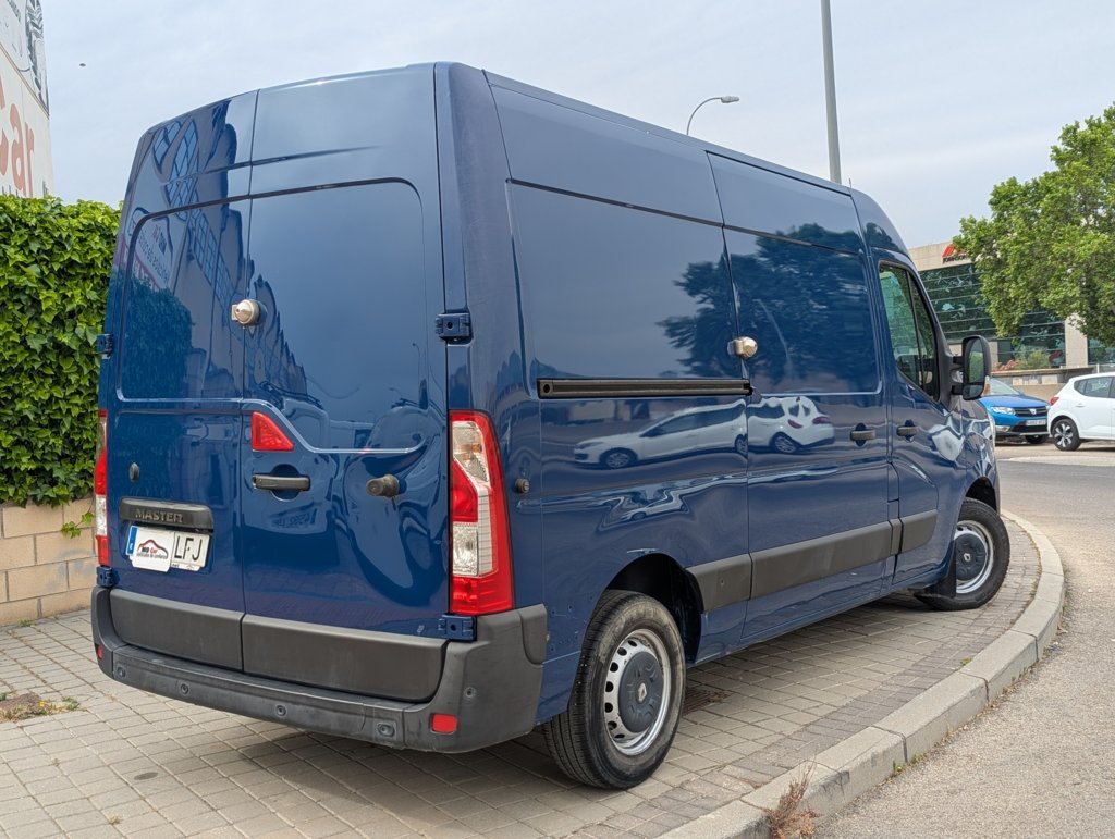 MIDCar coches ocasión Madrid Renault Master 2.3dCi Furgón T L2H2 3500 B dCi E 132kW BVR Automático Etiqueta C IVA y Garantía Incl