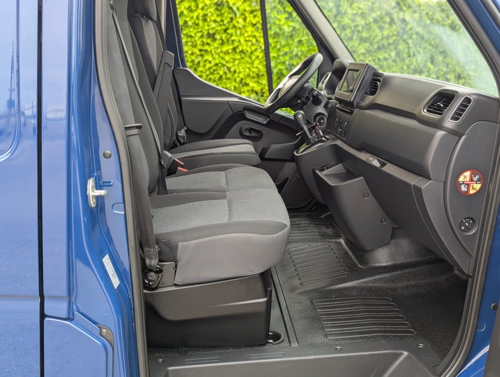 MIDCar coches ocasión Madrid Renault Master 2.3dCi Furgón T L2H2 3500 B dCi E 132kW BVR Automático Etiqueta C IVA y Garantía Incl