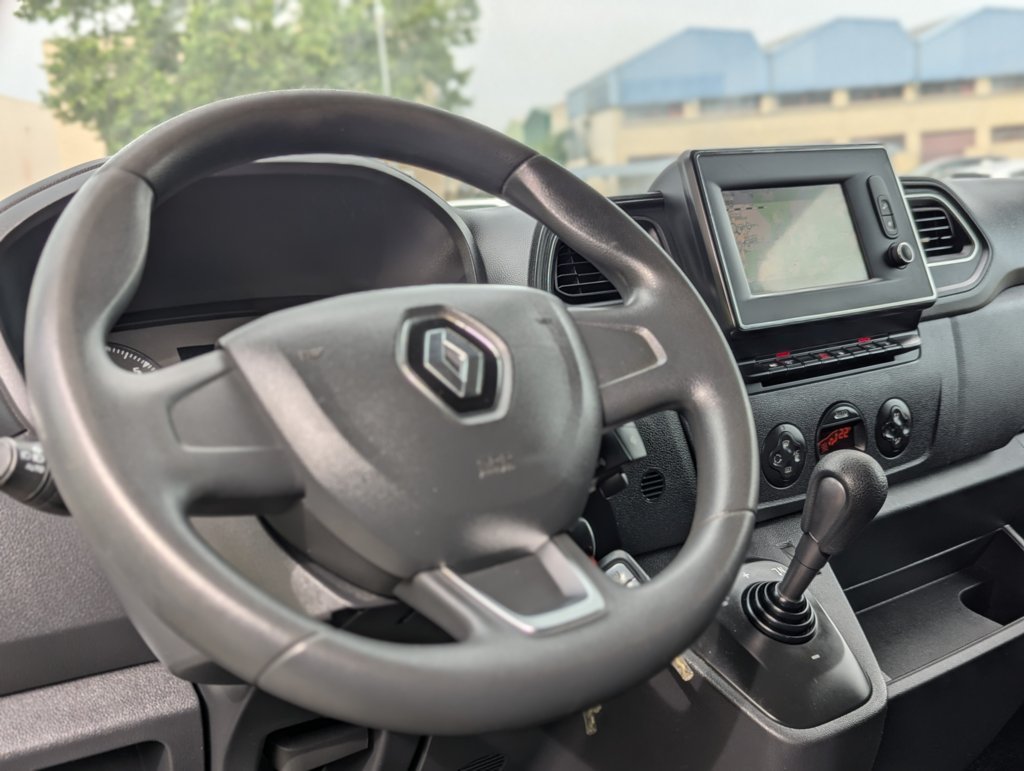 MIDCar coches ocasión Madrid Renault Master 2.3dCi Furgón T L2H2 3500 B dCi E 132kW BVR Automático Etiqueta C IVA y Garantía Incl