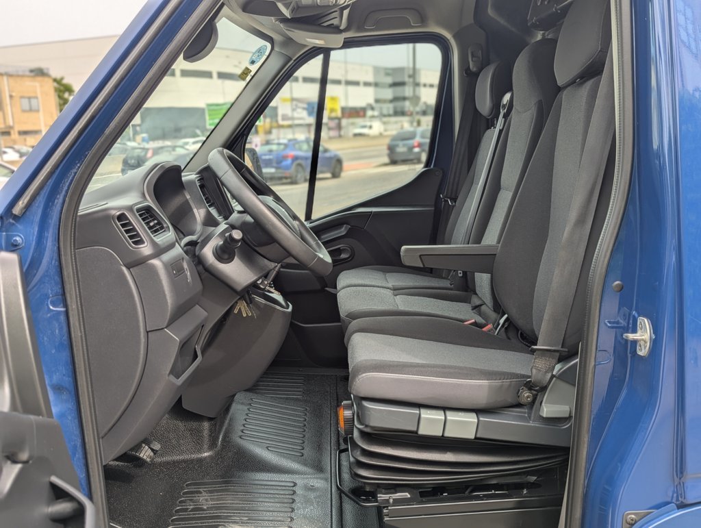 MIDCar coches ocasión Madrid Renault Master 2.3dCi Furgón T L2H2 3500 B dCi E 132kW BVR Automático Etiqueta C IVA y Garantía Incl