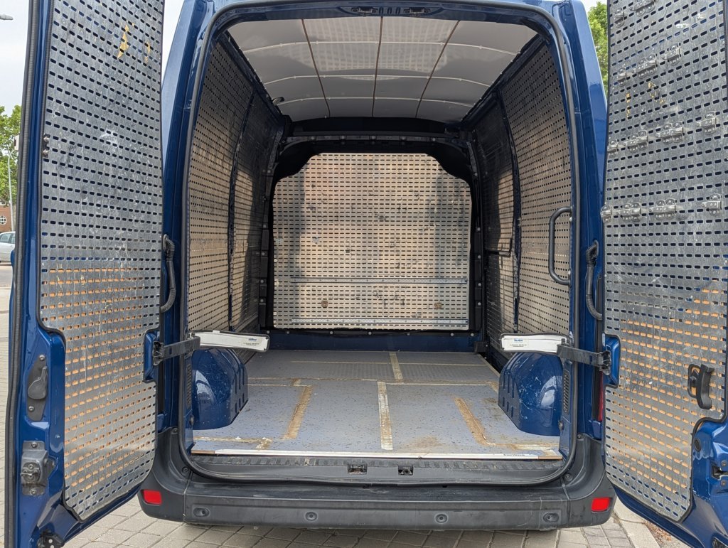 MIDCar coches ocasión Madrid Renault Master 2.3dCi Furgón T L2H2 3500 B dCi E 132kW BVR Automático Etiqueta C IVA y Garantía Incl
