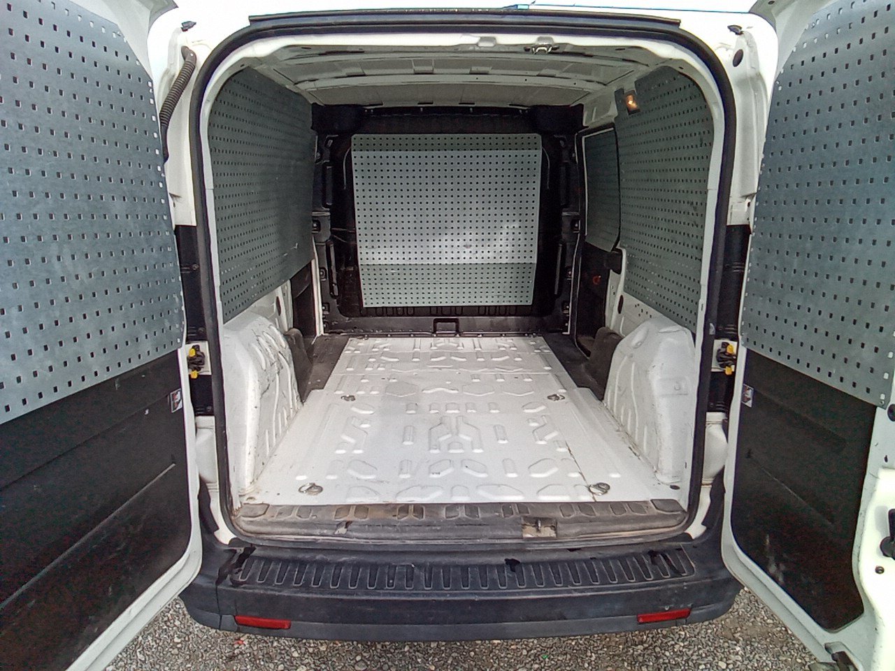 MIDCar coches ocasión Madrid Fiat Doblo Cargo 1.4 T-JET NAT. POWER CNG E6 Etiqueta ECO IVA y Garantía Incl