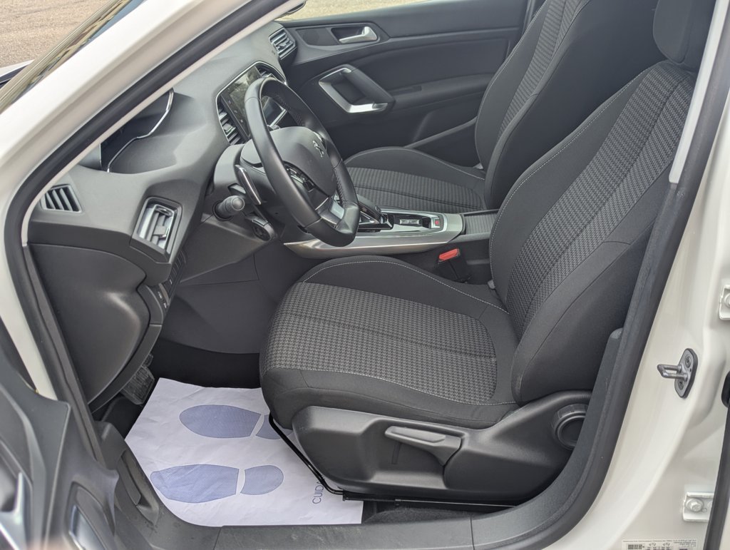 MIDCar coches ocasión Madrid Peugeot 308 Allure BlueHdi Auto S&S EAT8 130Cv Nacional Etiqueta Medioambiental C Garantía e IVA Incl