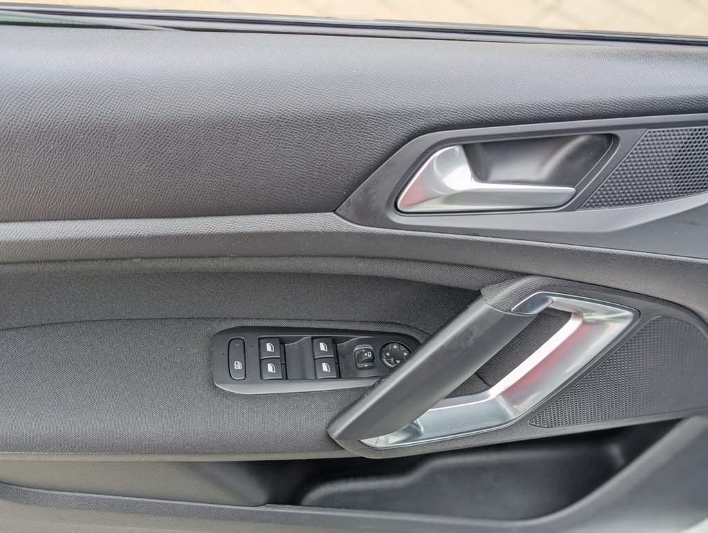 MIDCar coches ocasión Madrid Peugeot 308 Allure BlueHdi Auto S&S EAT8 130Cv Nacional Etiqueta Medioambiental C Garantía e IVA Incl