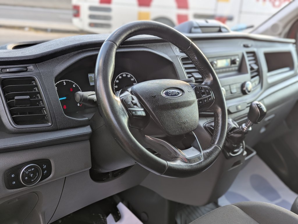 MIDCar coches ocasión Madrid Ford Transit 2.0Tdci L3H2 Van Trend FWD furgón Delantera Nacional IVA y Garantía Inc