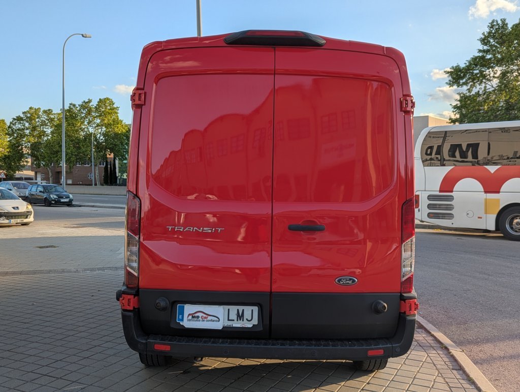 MIDCar coches ocasión Madrid Ford Transit 2.0Tdci L3H2 Van Trend FWD furgón Delantera Nacional IVA y Garantía Inc