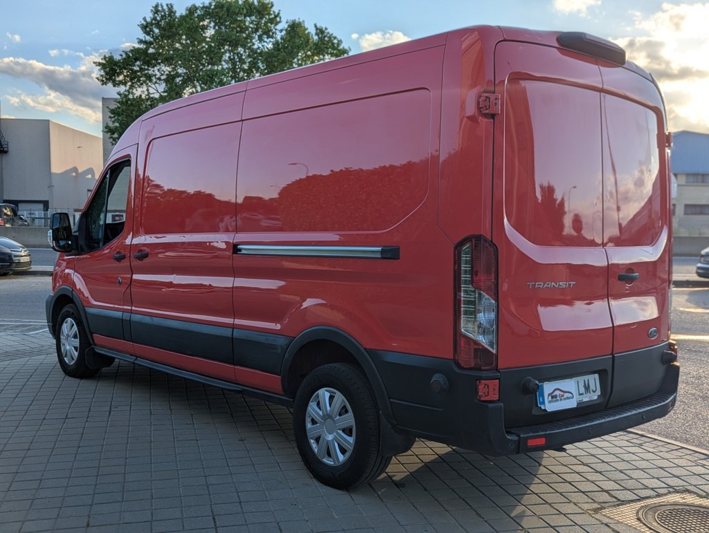 MIDCar coches ocasión Madrid Ford Transit 2.0Tdci L3H2 Van Trend FWD furgón Delantera Nacional IVA y Garantía Inc