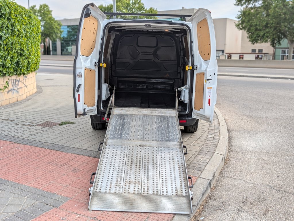 MIDCar coches ocasión Madrid Ford Transit Custom 2.0 TDCI  300, Tracción delantera, Etiqueta medioambiental C, con trampilla