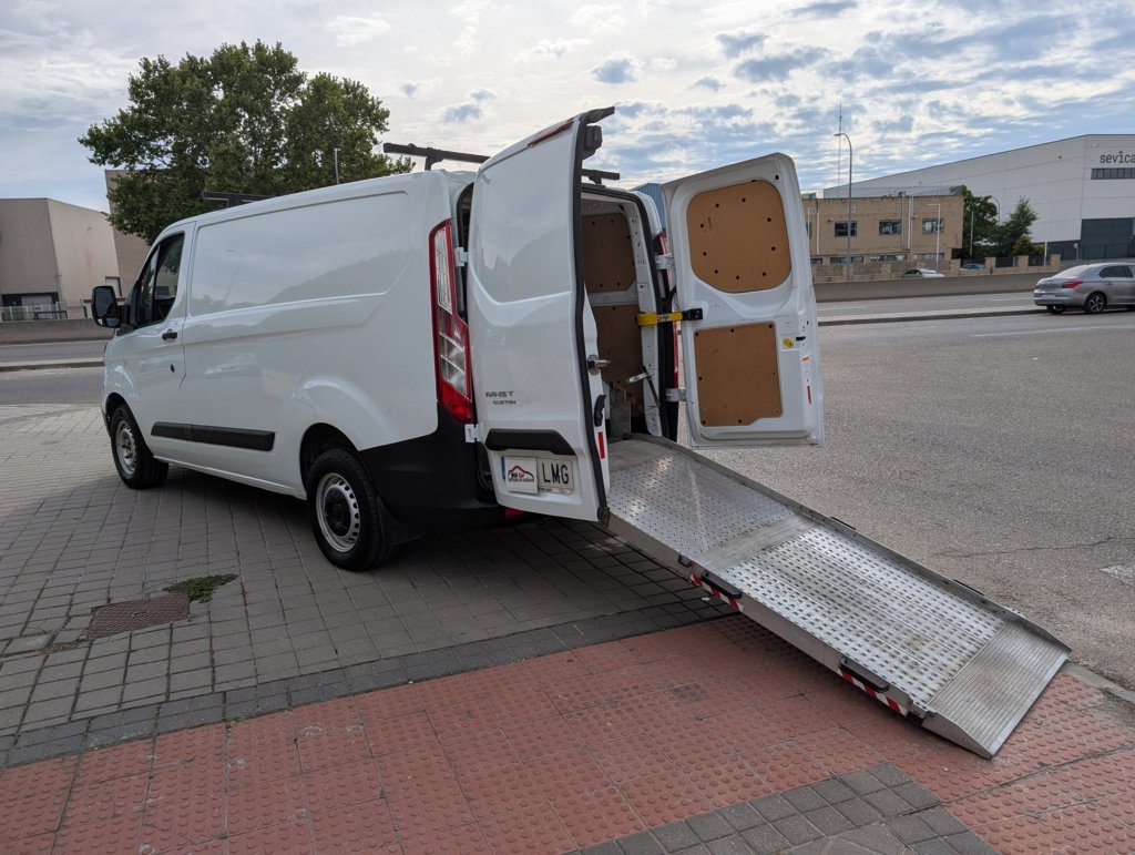 MIDCar coches ocasión Madrid Ford Transit Custom 2.0 TDCI  300, Tracción delantera, Etiqueta medioambiental C, con trampilla