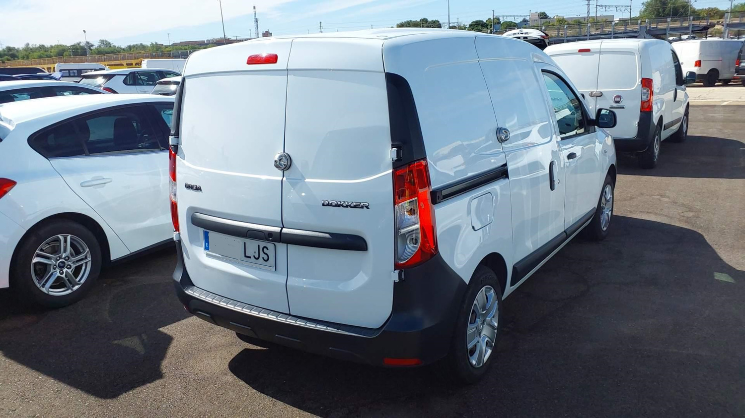 MIDCar coches ocasión Madrid Dacia Dokker Van Essential 1.6 110Cv GLP  Híbrido Etiqueta ECO Doble Puerta lateral IVA Incl