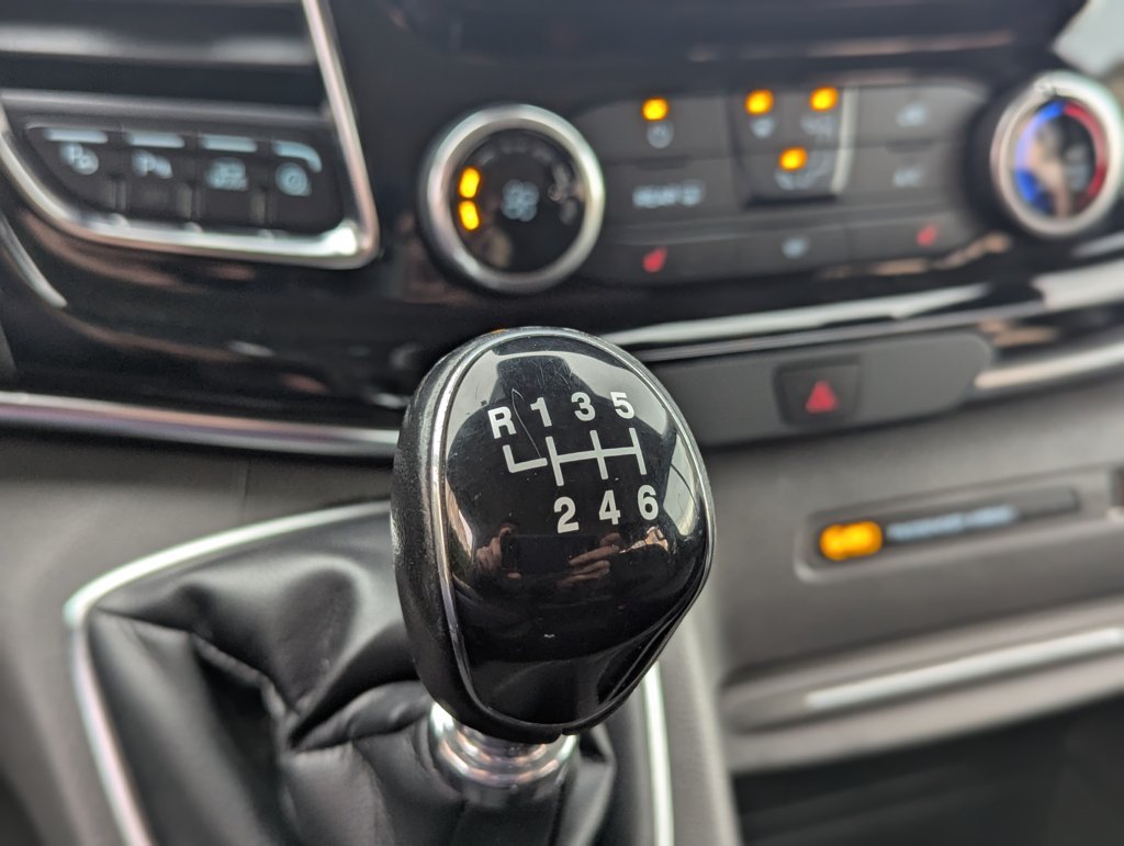 MIDCar coches ocasión Madrid Ford Tourneo Custom 2.0EcoBlue 185Cv Hybrid MHEV Titanium 8 Plazas Etiqueta medioambiental ECO IVA Garantía Incl