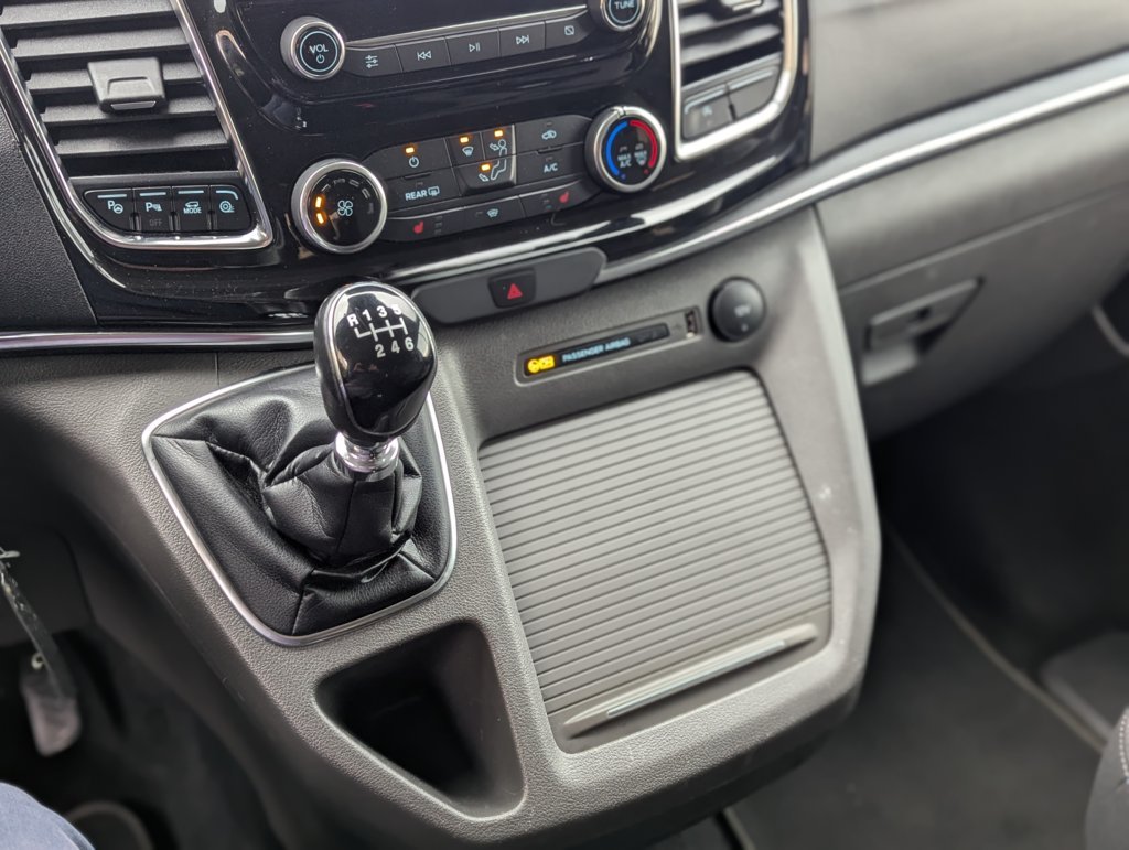 MIDCar coches ocasión Madrid Ford Tourneo Custom 2.0EcoBlue 185Cv Hybrid MHEV Titanium 8 Plazas Etiqueta medioambiental ECO IVA Garantía Incl