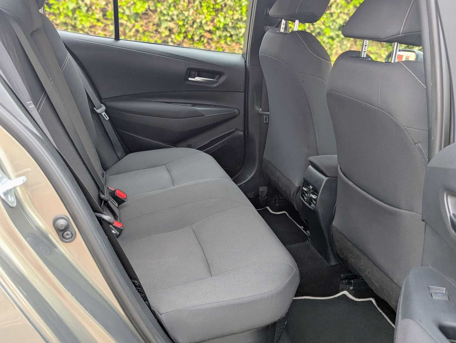 MIDCar coches ocasión Madrid Toyota Corolla 1.8 125H Hybrid Active TECH E-CVT Sedan